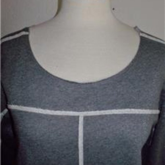 LACOSTE MISSES SIZE 6 / 38 FASHION SHORTS NAVY BLUE IN COLOR PLEATED FRONT SLIT - Picture 6 of 10